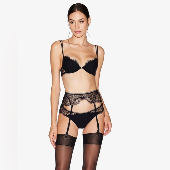 La Perla Accessories - La Perla
Lace Onyx Suspender Belt